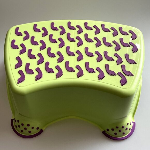 KIDS STEP STOOL PURPLE FEET - Picture 1 of 10